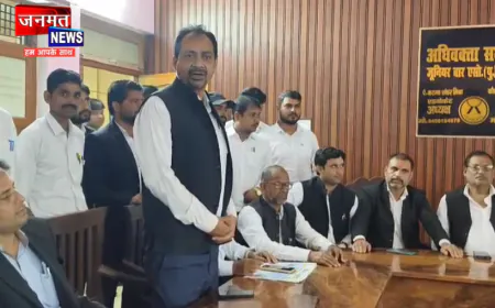 प्रतापगढ़ में अधिवक्ताओं का कार्यबहिष्कार, हाईकोर्ट-बार कौंसिल के आदेश के विरोध में प्रदर्शन