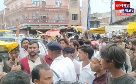 औरैया: 14 हजार के चालान के विरोध में सड़क पर लेटा ई-रिक्शा चालक, आधे घंटे तक लगा जाम