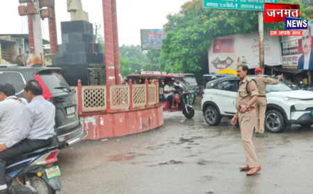 प्रतापगढ़ में तेज बारिश के बीच पुलिस ने संभाली यातायात व्यवस्था, जाम खुलवाकर सुचारू कराया आवागमन