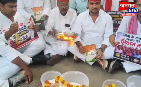 मिर्जापुर में महंगाई के मुद्दे को लेकर सपा का अनोखे अंदाज में विरोध, चीनी की उतारी आरती
