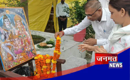 अमेठी में आस्था के साथ सेवा-समरसता का संदेश, सावन के अंतिम सोमवार पर वकीलों ने कराया भंडारा