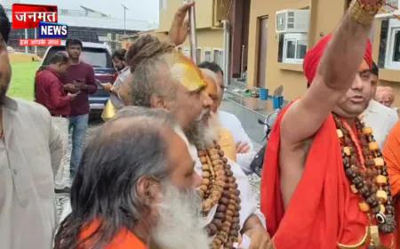 अयोध्या में संतों की बैठक पर बवाल, प्रशासन पर मिलीभगत का आरोप; 'चंदा चोरों, अयोध्या छोड़ो' के लगे नारे