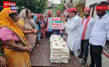 हरदोई में ई-रिक्शा पर एनाउंसमेंट कर बेची 20 रुपये किलो चीनी, प्याज की माला पहनकर जताया विरोध