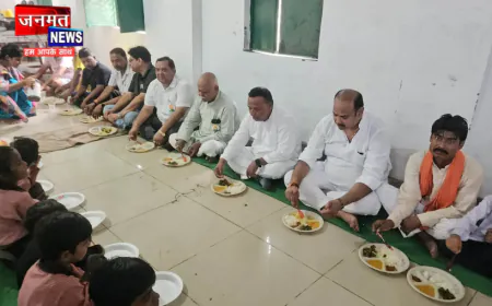 पीलीभीत: विधायक विवेक वर्मा ने बच्चों के साथ किया भोजन, परिषदीय विद्यालयों की व्यवस्थाओं का लिया जायजा