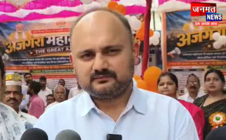 प्रतापगढ़: कटैया में ‘द अजगरा डिबेट’, बच्चों के बीच बैठ डीएम अभिषेक पांडे ने किया उत्साहवर्धन