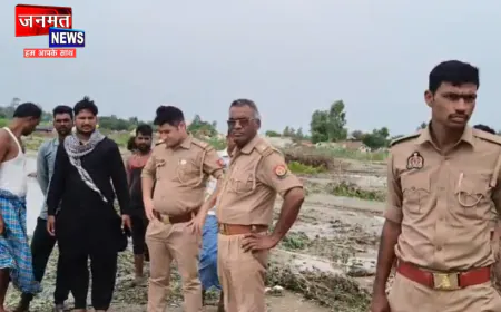 फर्रुखाबाद: जलस्तर कम होने से तेजी से हो रहा है कटान, मौके पर पहुंचे थानाध्यक्ष व लेखपाल
