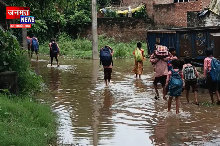 पीलीभीत: अभयपुर में जलभराव की समस्या बनीं जी का जंजाल, बच्चे गंदे पानी से होकर स्कूल जाने को मजबूर