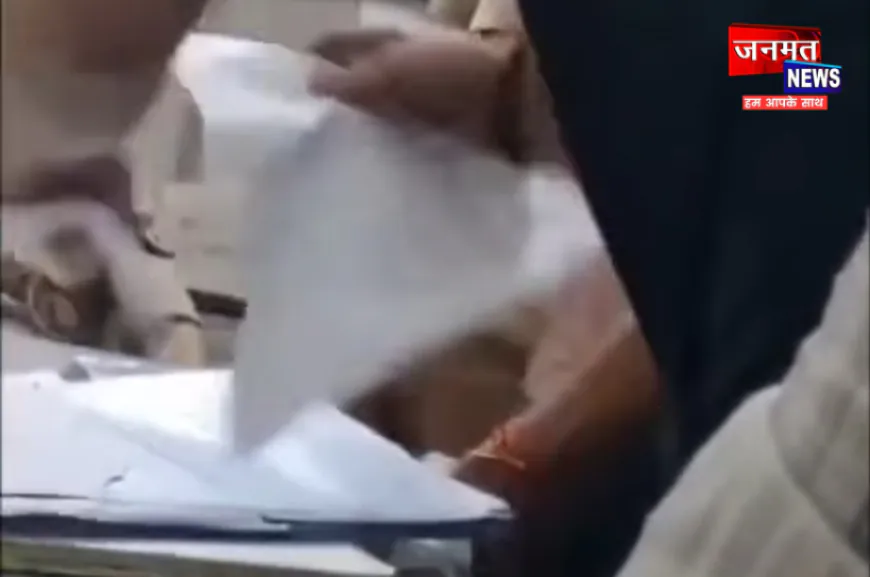 उरई जिला अस्पताल की इमरजेंसी में बवाल, बीजेपी नेता समेत कई लोगों पर डॉक्टरों से अभद्रता का आरोप