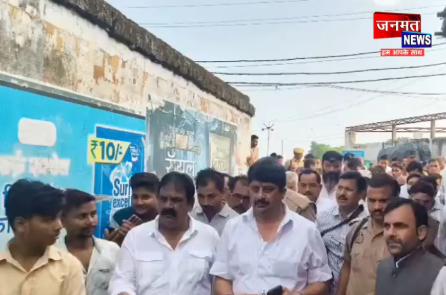 प्रतापगढ़: राजा भैया ने घटनास्थल का किया निरीक्षण, घायल से मिलकर जाना हाल