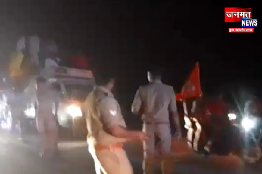 फर्रुखाबाद: बाइक ने दो कावरियों के मारी टक्कर, पीछे से आ रहे तेज रफ्तार वाहन ने कुचला; दोनों की मौत
