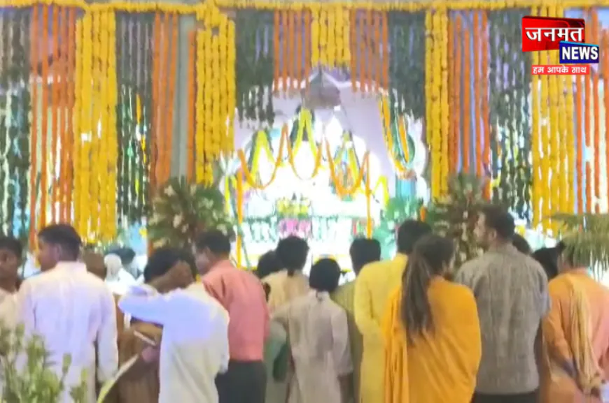 अयोध्या: सावन की फुहार के साथ राम नगरी में झूलनोत्सव की शुरुआत, झूले पर विराजे रामलला