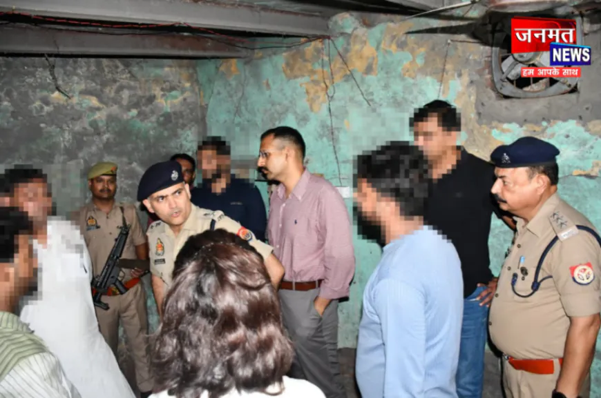 अलीगढ़: हार्डवेयर कारोबारी से तमंचे के बल पर 10 लाख की लूट, CCTV में कैद हुए दो नकाबपोश बदमाश