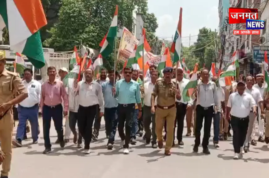 डीएम-एसपी की अगुवाई में बलिया में निकली भव्य तिरंगा यात्रा, राष्ट्रभक्ति के रंग में रंगा शहर