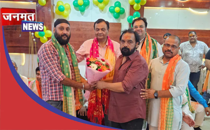लखनऊ व्यापार मंडल में अमिताभ श्रीवास्तव की घर वापसी, सैकड़ों व्यापारियों ने ली संगठन की सदस्यता