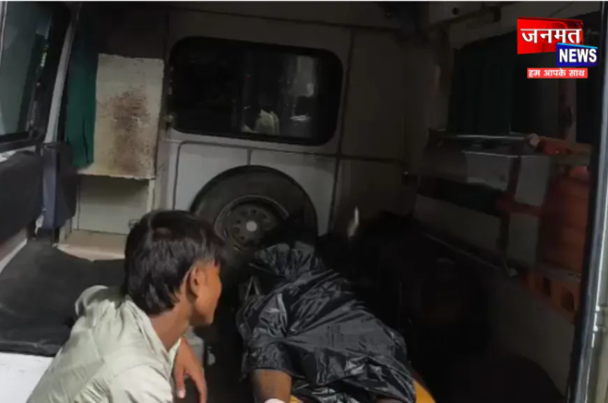 फर्रुखाबाद: डंपर की टक्कर से कांवड़िए की दर्दनाक मौत, गुस्साए साथियों ने हाईवे पर लगाया जाम