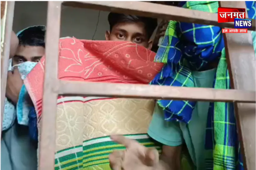 कन्नौज: नवोदय विद्यालय के छात्रों ने प्रिंसिपल व स्टॉफ के खिलाफ किया प्रदर्शन, डीएम ने सुलझाया मामला