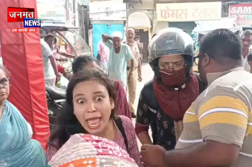 बरेली: पत्नी और उसकी दो बहनों ने पति की प्रेमिका को बीच सड़क पर पीटा, वीडियो वायरल