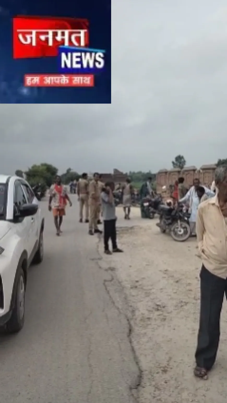प्रतापगढ़ में पेड़ से लटका मिला 18 वर्षीय युवक का शव, पुलिस ने उतरवाकर शुरू की जांच