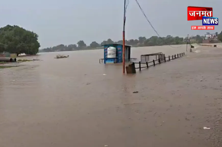 मिर्जापुर: बैराज का पानी छोड़े जाने से बाढ़ की स्थिति, दो दर्जन से अधिक गांवों का कटा संपर्क