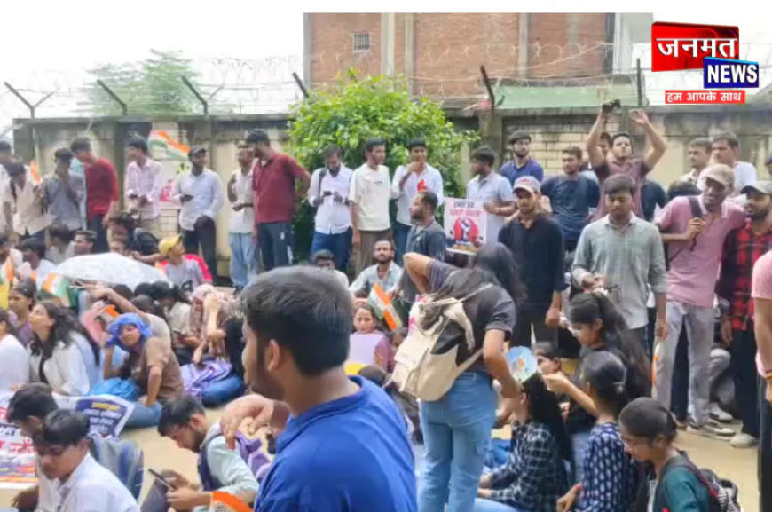 कन्नौज: इंजीनियरिंग कॉलेज में छात्रों ने किया प्रदर्शन, स्कॉलरशिप न आने से हैं नाराज