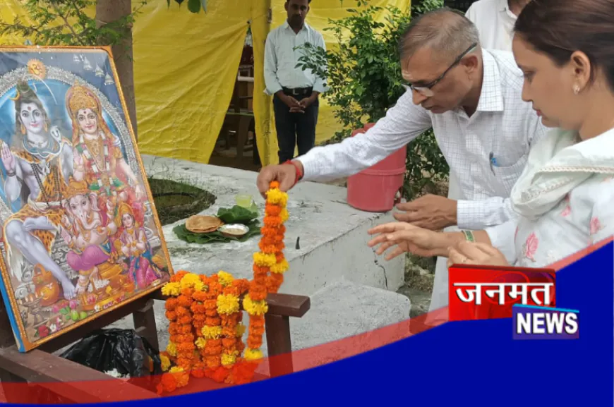अमेठी में आस्था के साथ सेवा-समरसता का संदेश, सावन के अंतिम सोमवार पर वकीलों ने कराया भंडारा