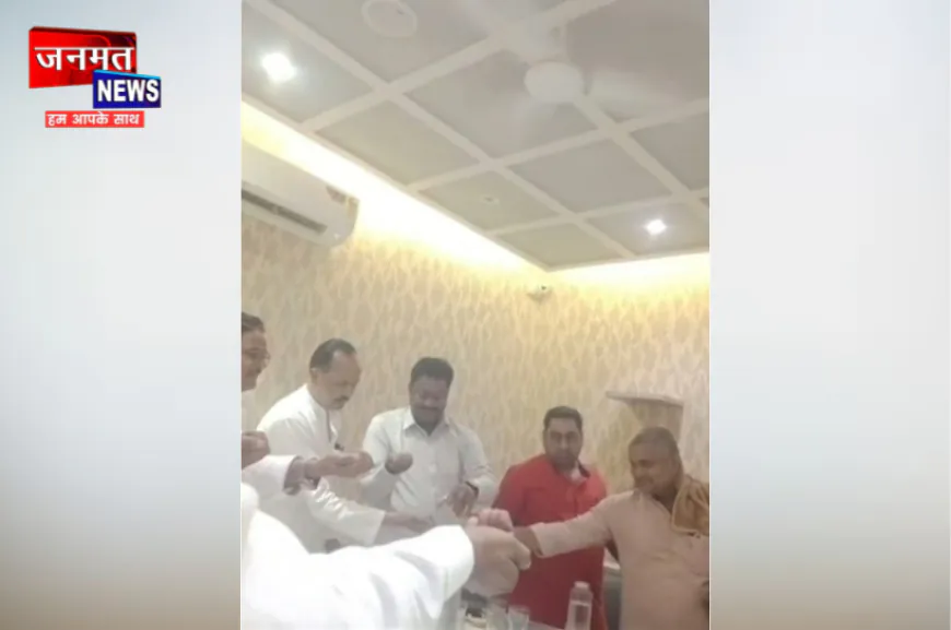 शाहजहांपुर: हाथ में जल लेकर पार्षदों ने भ्रष्टाचार करने की खाई कसम, वीडियो वायरल; मचा हड़कंप