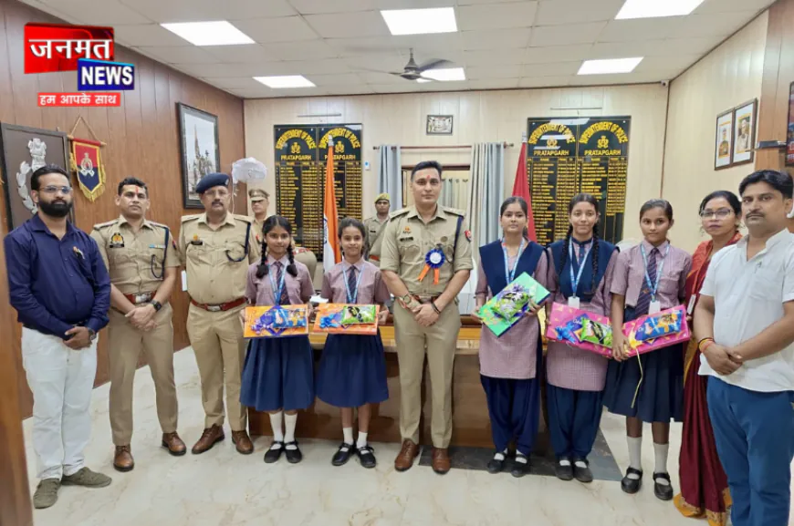 प्रतापगढ़ में छात्राओं ने एसपी समेत पुलिस अधिकारियों को बांधी राखी, आत्मीयता एवं सुरक्षा के भाव का दिया संदेश