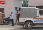 कुशीनगर: सड़क पर फैली गिट्टी के चलते दरोगा की मौत, सड़क घेरकर कराया जा रहा था मकान निर्माण
