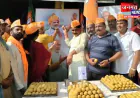 चंदौली में धूमधाम से मनाया गया PM मोदी का जन्मदिन, जरूरतमंदों को बांटे गए लड्डू और फल