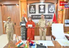 जालौन: शहीद पुलिसकर्मियों के परिजनों को पुलिस परिवार ने दी आर्थिक सहायता, सड़क दुर्घटना में हुए थे शहीद
