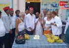 प्रतापगढ़: वृद्धाश्रम में केक काटकर व फल वितरित कर मनाया सांसद का जन्मदिन, स्वस्थ एवं दीर्घायु जीवन की कामना