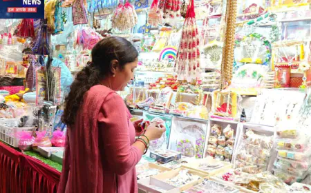 प्रतापगढ़ में गोपाल की पोशाक, मुकुट-बांसुरी और झूलों की बढ़ी मांग; बाजारों में दिख रही रौनक