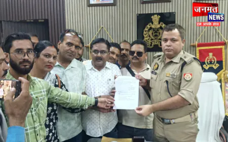 बहराइच: महिला पत्रकारों से अभद्रता के विरोध में पत्रकार संगठन एकजुट, जिलाधिकारी को सौंपा ज्ञापन