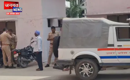 कुशीनगर: सड़क पर फैली गिट्टी के चलते दरोगा की मौत, सड़क घेरकर कराया जा रहा था मकान निर्माण
