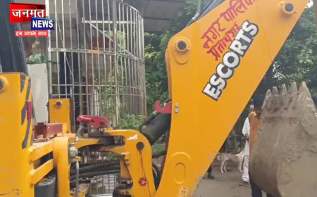 प्रतापगढ़ के जोगापुर में आबादी की जमीन से हटा अतिक्रमण, जेसीबी से खाली कराया रास्ता