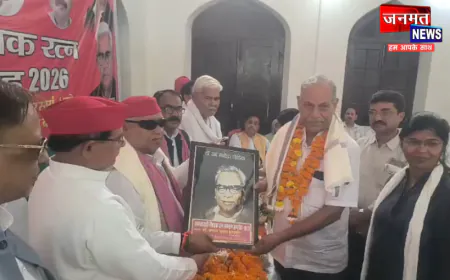 अयोध्या में सियासी जुबानी जंग तेज, विकास और मानदेय पर सीएम योगी और सपा सांसद आमने-सामने