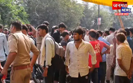 बुलन्दशहर: ई-रिक्शा चला रहे नाबालिग से भिड़ी बाइक, पुलिस के सामने जमकर हंगामा