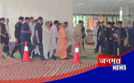 बुलंदशहर: दिवंगत विधायक अनिल शर्मा के परिजनों से मिले सीएम योगी, शिकारपुर पहुंचकर जताया शोक