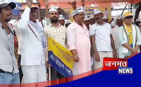 चंदौली: रेल यात्रियों की समस्याओं को लेकर आम आदमी पार्टी का धरना, दिया 100 दिन का अल्टीमेटम
