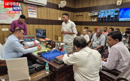 उरई: खुले ट्रांसफार्मरों पर तत्काल बैरिकेडिंग के डीएम ने दिए निर्देश, जेई-एई चिन्हित कर सुनिश्चित करें प्रभावी कार्रवाई