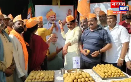 चंदौली में धूमधाम से मनाया गया PM मोदी का जन्मदिन, जरूरतमंदों को बांटे गए लड्डू और फल