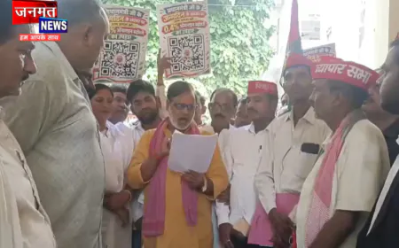 प्रतापगढ़: UPI शुल्क को लेकर सपा कार्यकर्ताओं का प्रदर्शन, छोटे व्यापारियों पर आर्थिक भार न डालने की मांग