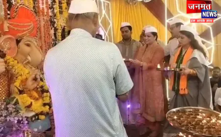 उरई: महिल तालाब में गणपति गणेश की भव्य आरती, न्यायिक अधिकारियों समेत कई गणमान्य लोग हुए शामिल