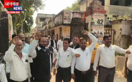 प्रतापगढ़ की पट्टी तहसील में अधिवक्ताओं ने की तालाबंदी, पुलिस प्रशासन के खिलाफ नारेबाजी