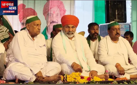 उरई में किसान महापंचायत: बुंदेलखंड पैकेज और कर्जमाफी की मांग, फसलों के नुकसान में किसानो को मिले पर्याप्त मुआवजा