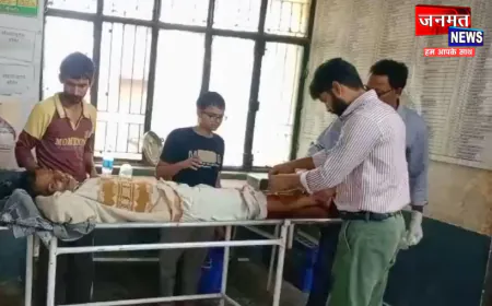 संभल में बारिश का कहर, मकान की दीवार गिरने से ग्रामीण घायल; प्रशासन से लगाई मदद की गुहार