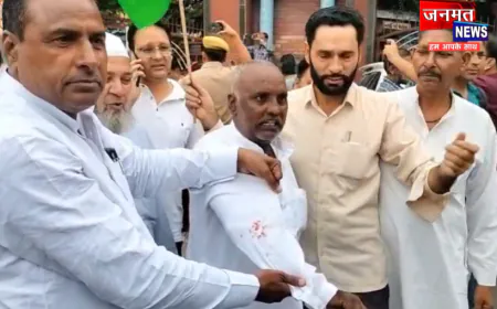 सहारनपुर में कांग्रेस प्रदर्शन के दौरान कलेक्ट्रेट पर हंगामा, जिलाध्यक्ष के कपड़े फटने का दावा