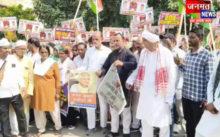 ‘वोट चोर गद्दी छोड़’ के नारों से गूंजा कौशाम्बी का मंझनपुर, कांग्रेस पार्टी ने किया जोरदार प्रदर्शन