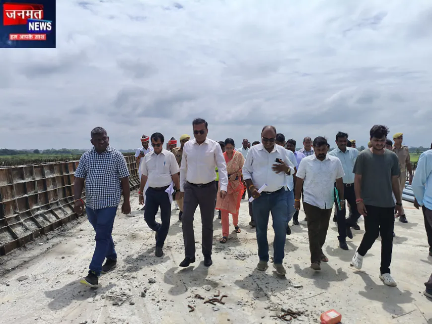 शाहजहांपुर: लगातार बारिश के चलते बढ़ा गर्रा नदी का जलस्तर, डीएम ने संवेदनशील स्थलों का किया निरीक्षण