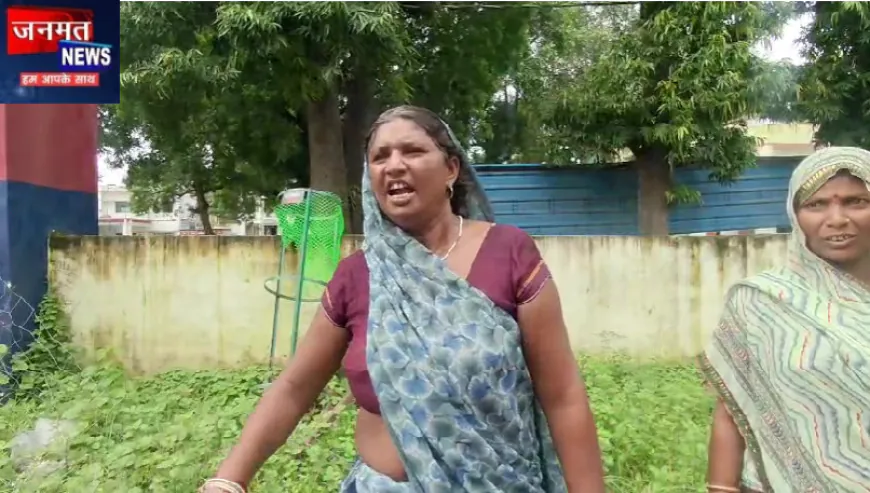 कौशाम्बी: संदिग्ध परिस्थितियों में युवक की मौत, परिजनों ने थाने के बाहर शव रखकर किया हंगामा